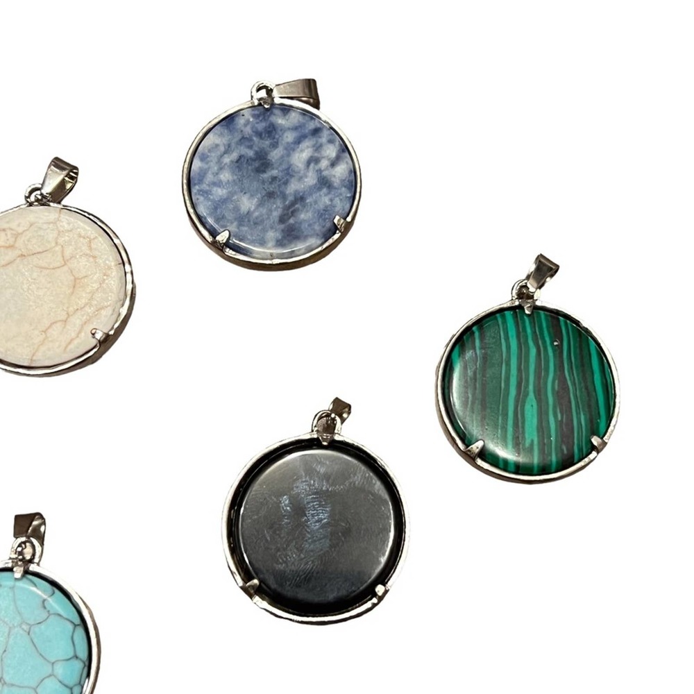 Lot of six tree of life necklace pendants. - Picture 5 of 9